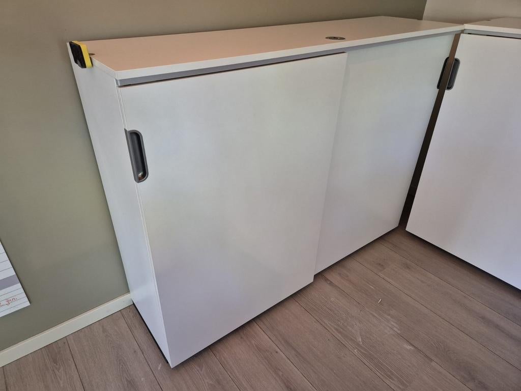 Schuifkast met slot, Ophalen