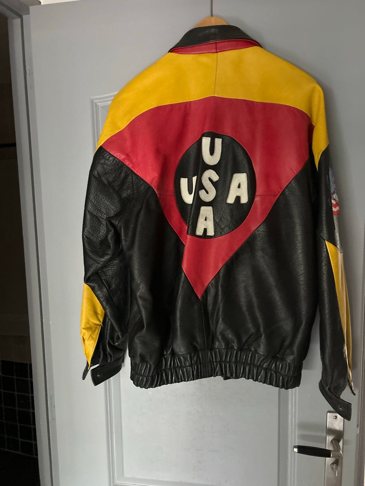 Vintage Leren USA Bomberjack - Zwart, Rood, Geel, Ophalen, Gedragen, Maat 52/54 (L), Zwart