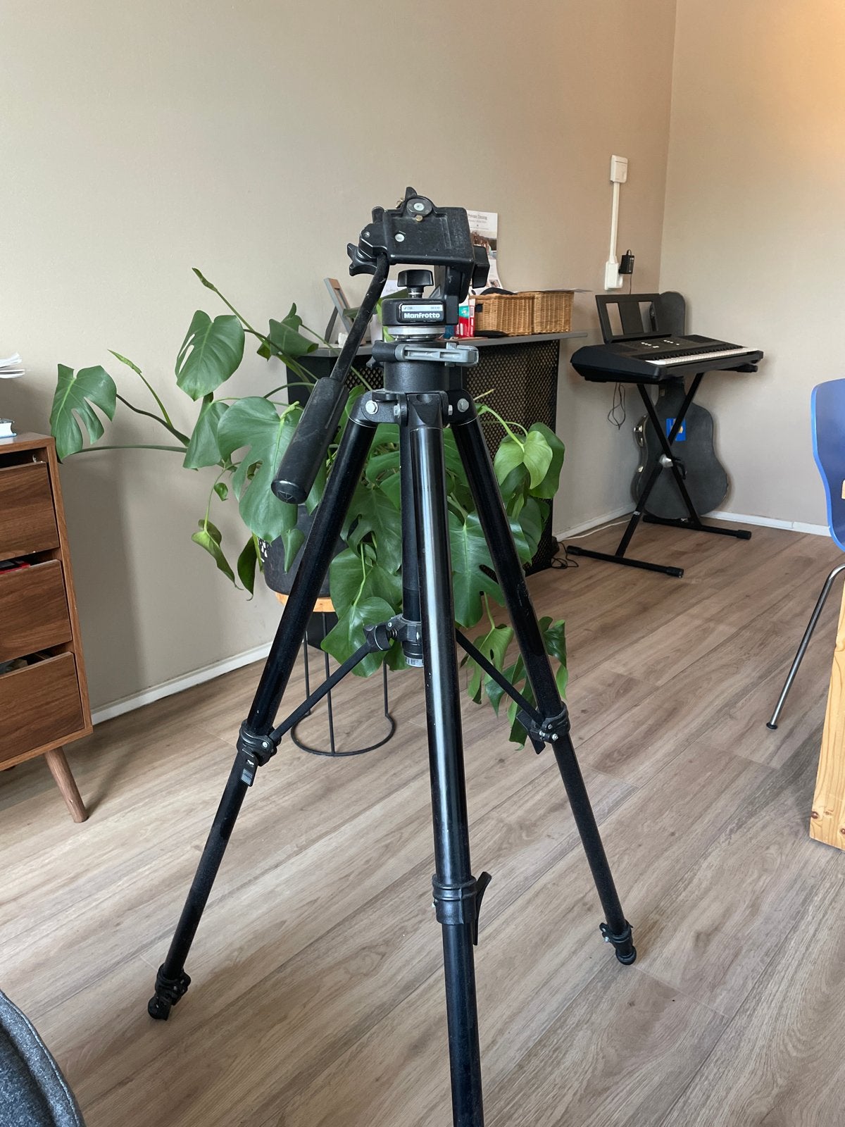 Manfrotto camerastatief - Stevig en betrouwbaar, Audio, Tv en Foto, Fotografie | Statieven en Balhoofden, Gebruikt, Snelkoppelingsplaat