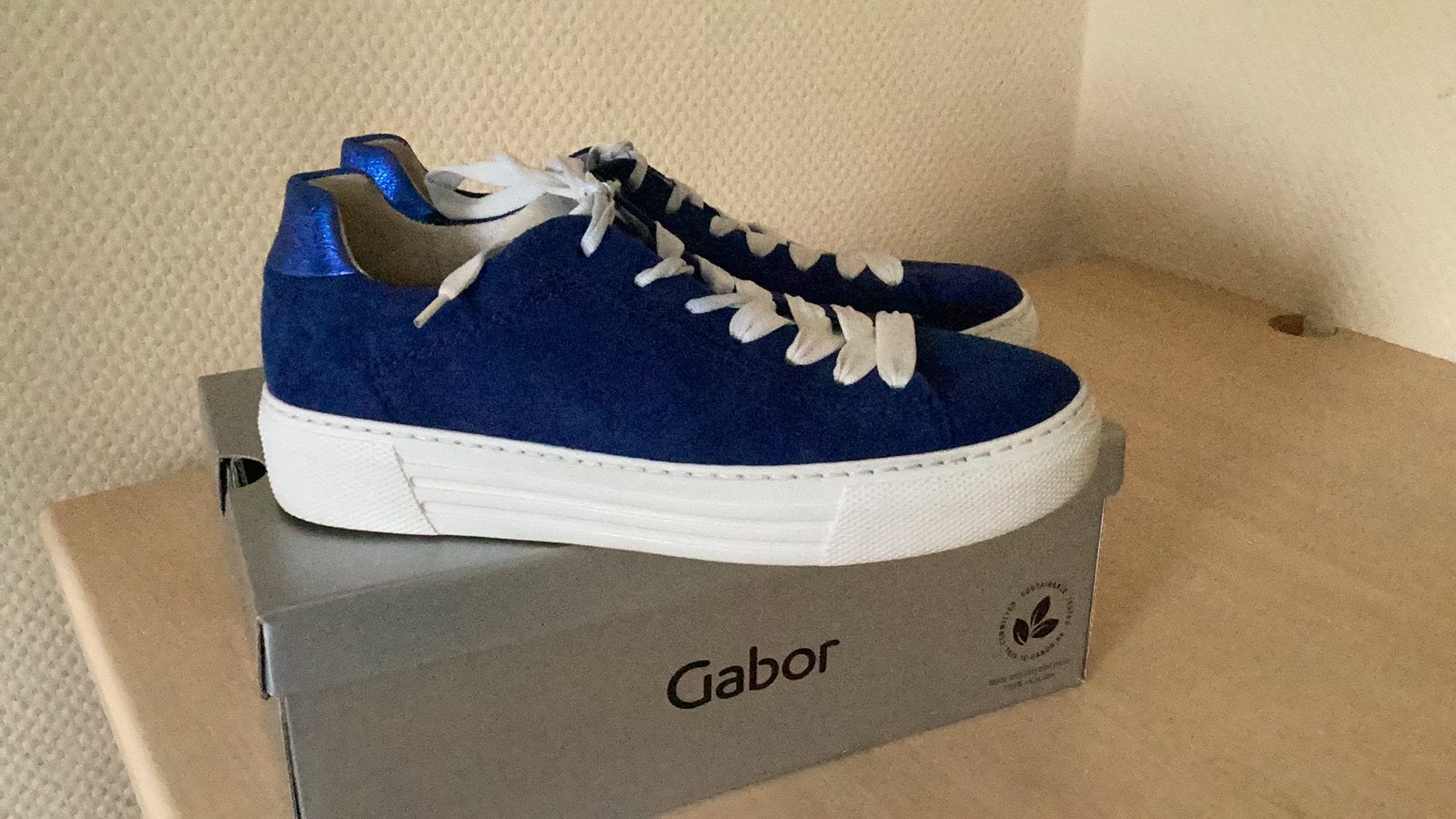 Gabor kobalt suede sneakers maat 5,5, Kleding | Dames, Schoenen, Ophalen of Verzenden, Zo goed als nieuw, Blauw, Sneakers of Gympen