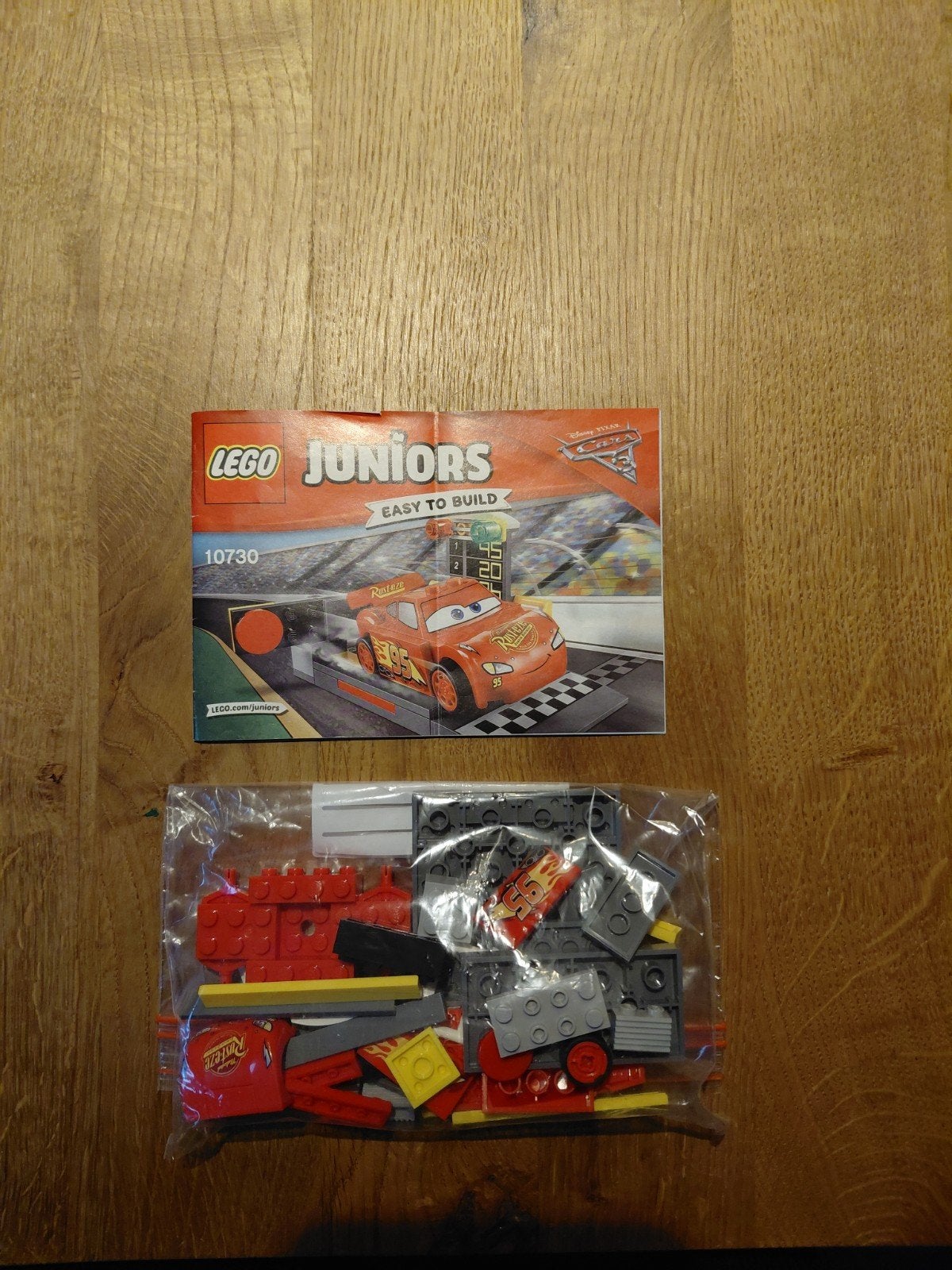 LEGO Juniors Cars 3 Bliksem McQueen Race Dag (10730), Overige thema's, Lego, Nieuw, Ophalen of Verzenden