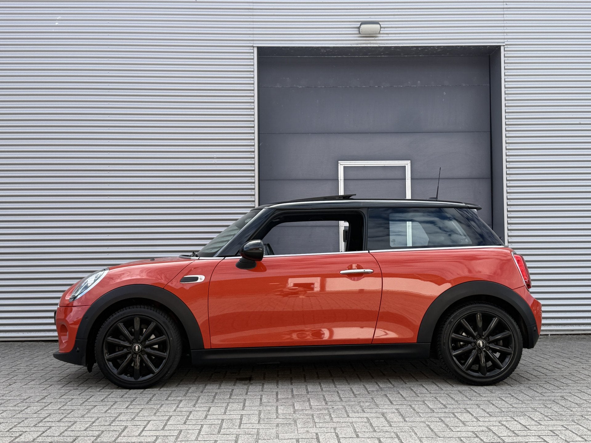 MINI 3-deurs 1.5 Cooper Chili I Pano.dak I Carplay I Leder I, Auto's, Voorwielaandrijving, 136 pk, Gebruikt, Overige kleuren