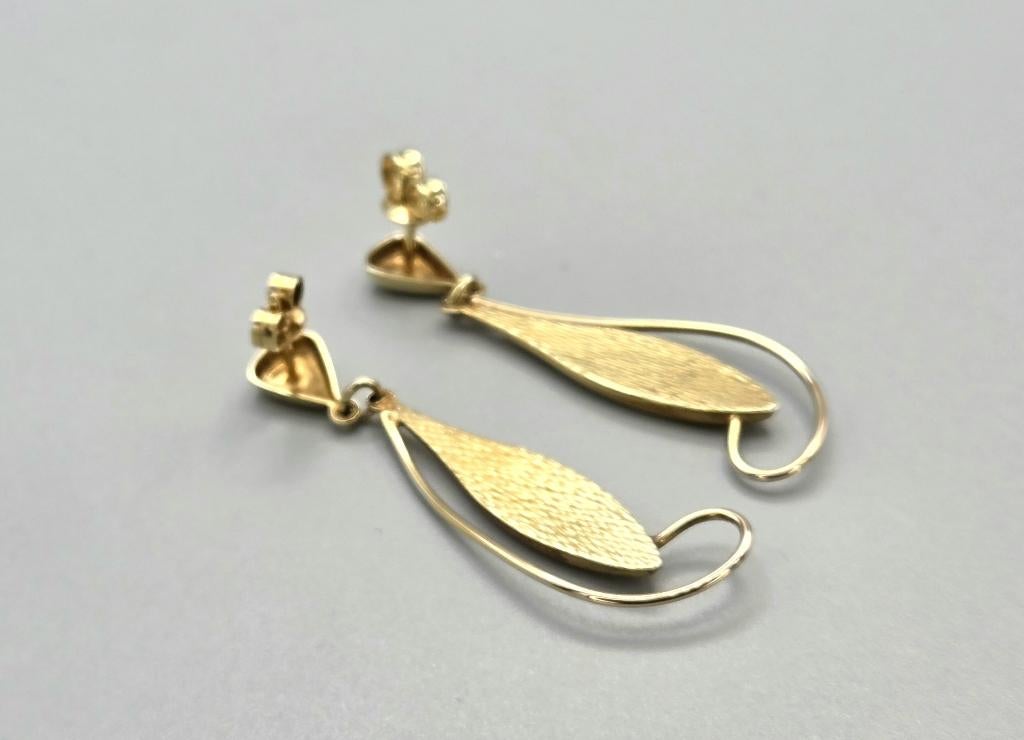 Gouden Vintage bi-color design oorbellen zirkonia. 2026/319., Ophalen of Verzenden, Goud, Oorbellen, Met edelsteen