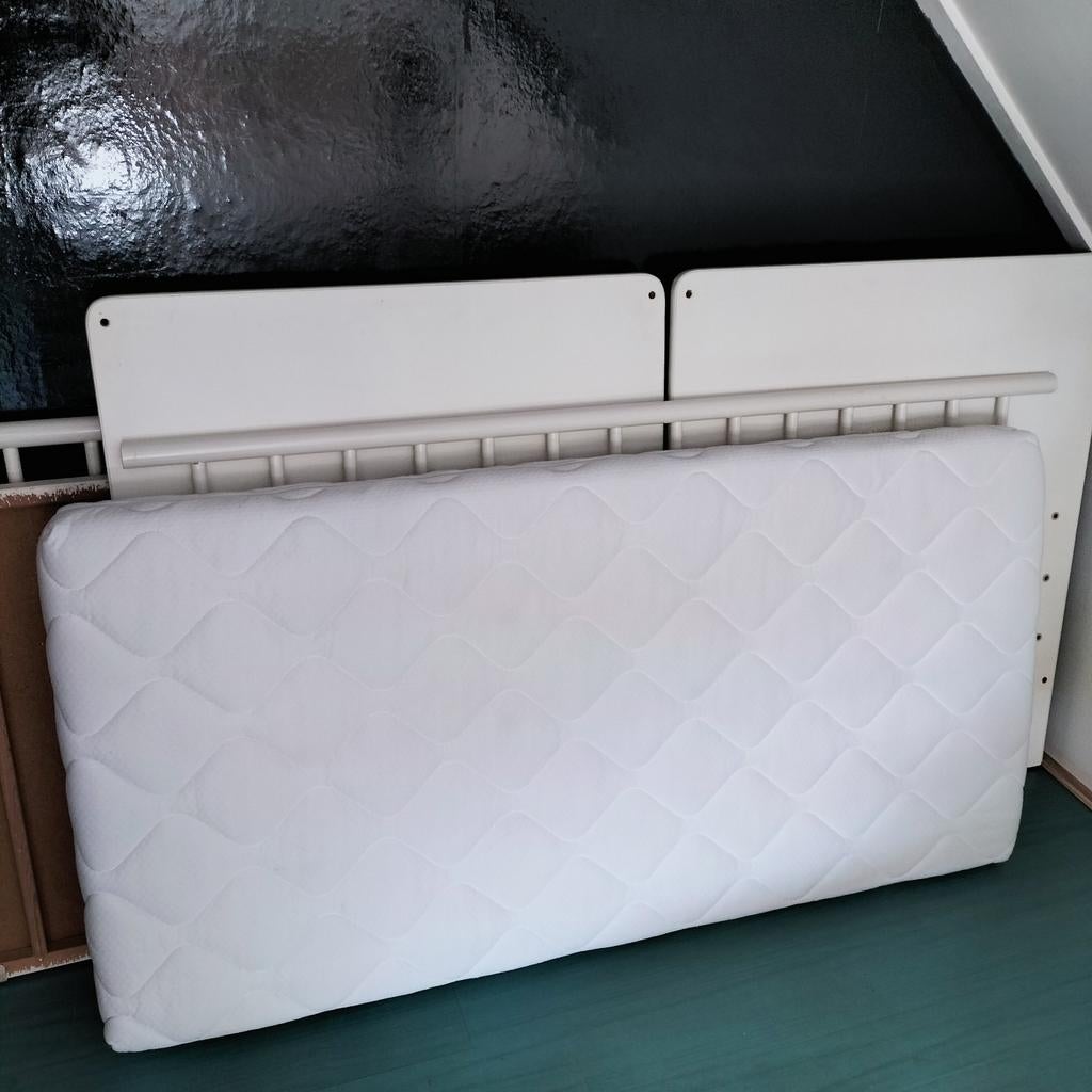 Kinderbedje met nieuw matrasje - ideaal voor logeren, Ophalen of Verzenden, Gebruikt, Ledikant