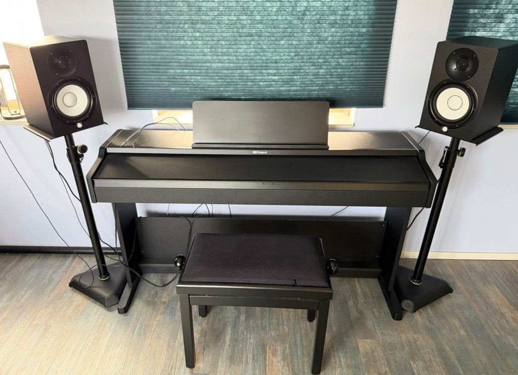 Roland RP107 + Yamaha HS7 + Scarlett 2i2 Complete Pianoset, Ophalen, Gebruikt, Zwart, Digitaal