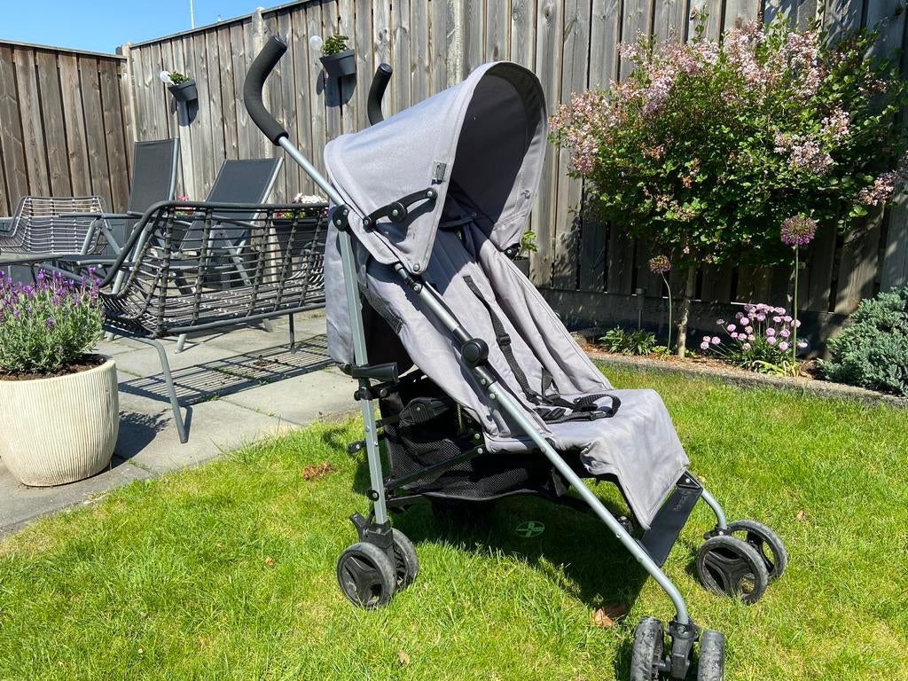 Lichtgewicht grijze buggy - ideaal voor onderweg!, Ophalen, Zo goed als nieuw