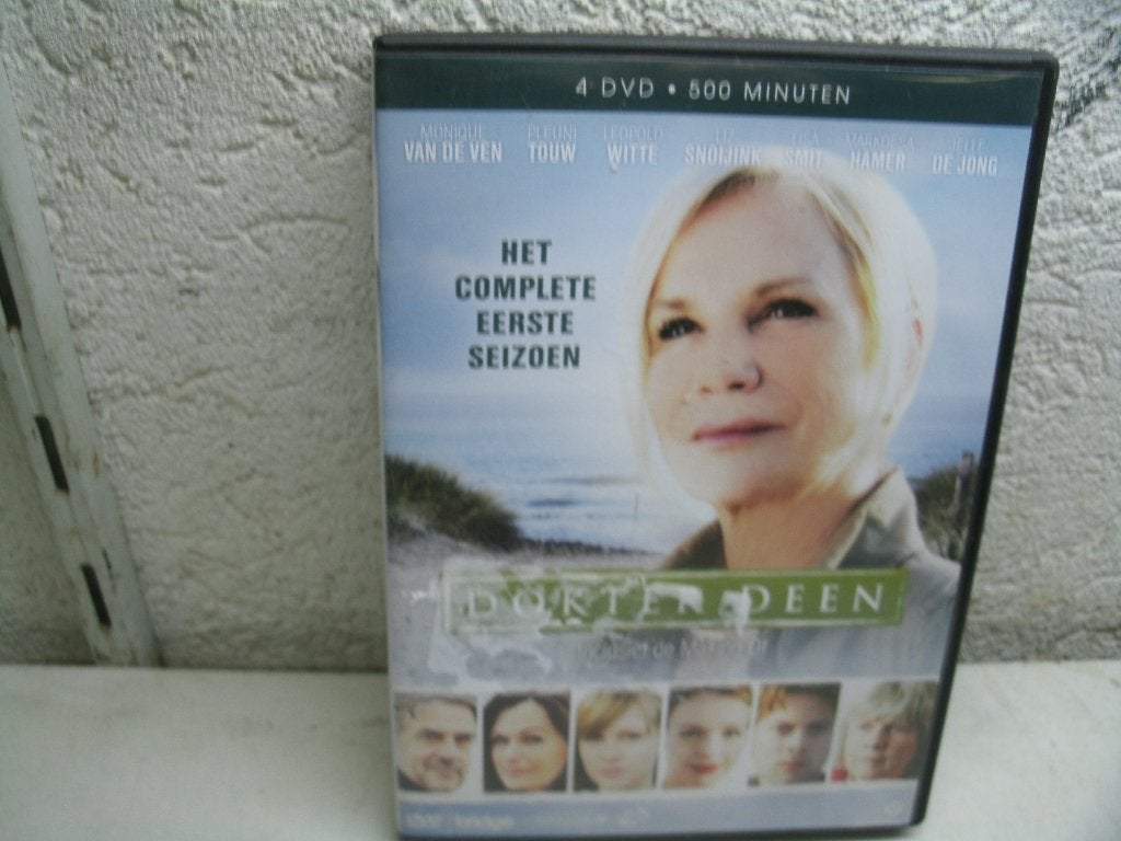 DVD 297B DOKTER DEEN 1E SEIZOEN COMPL 4 DVD, Alle leeftijden, Ophalen of Verzenden, Zo goed als nieuw, Drama