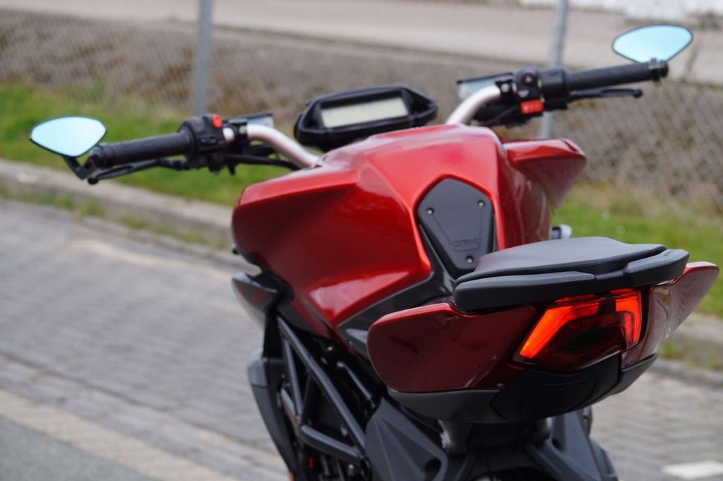 MV AGUSTA BRUTALE 800 (bj 2019) 23,043 km, Motoren, Motoren | MV Agusta, Motorrijbewijs A, Bedrijf, Meer dan 35 kW, 798 cc