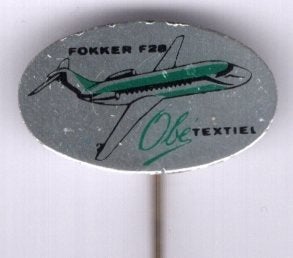 Fokker F28 vliegtuig Obé textiel blik speldje ( J_215), Ophalen of Verzenden, Zo goed als nieuw, Transport, Speldje of Pin