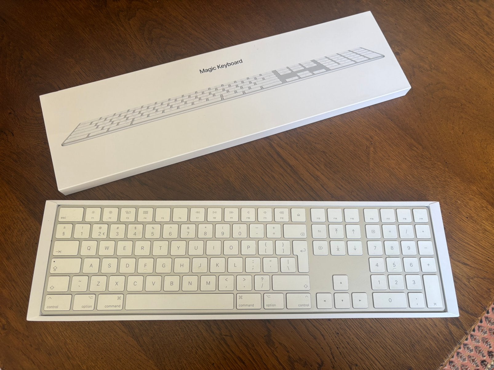 Apple Qwerty toetsenbord, Computers en Software, Toetsenborden, Ophalen, Zo goed als nieuw, Draadloos, Qwerty