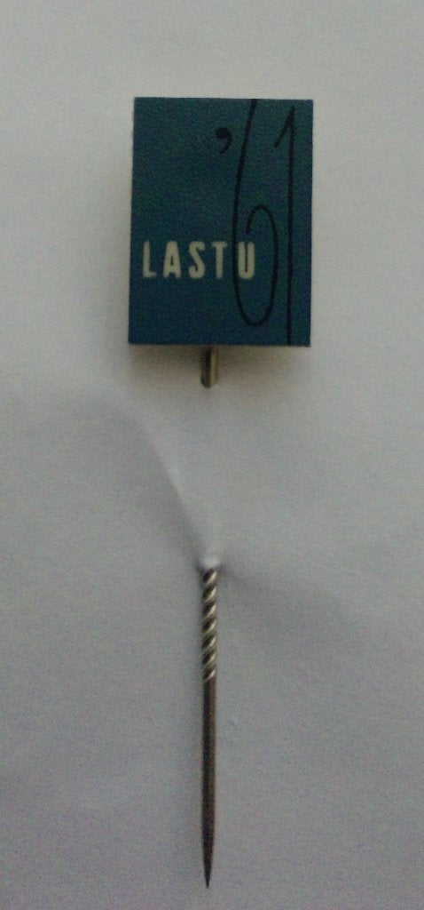 Speldje Lastu '61, Ophalen of Verzenden, Zo goed als nieuw, Overige onderwerpen, Speldje of Pin