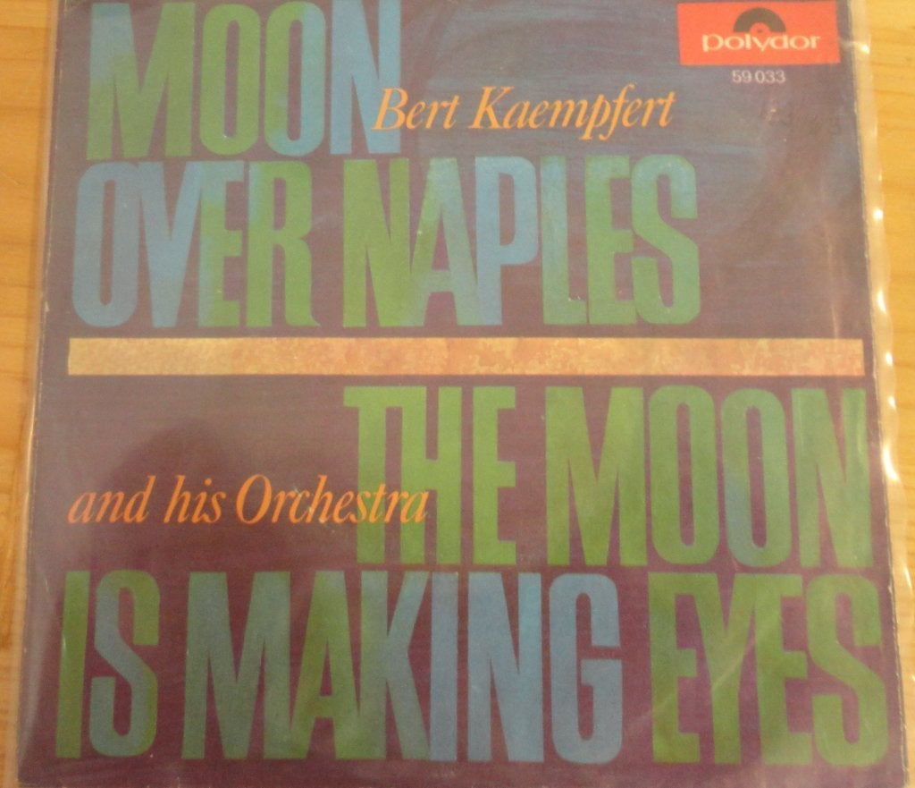 Bert Kaempfert > Moon over Naples, Cd's en Dvd's, Ophalen of Verzenden, Gebruikt, 7 inch, Pop