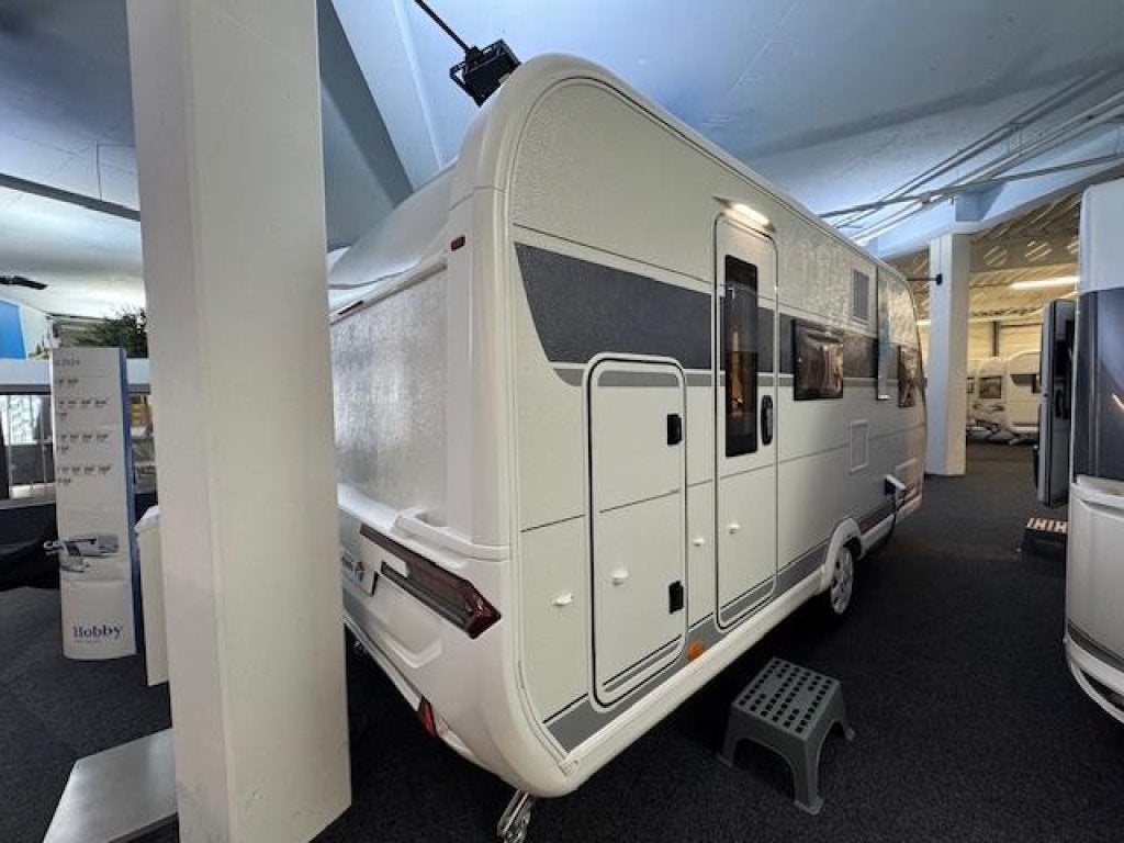 Hobby De Luxe 490 KMF 2027 STAPELBED!!!, Serviceluik, Hobby, Bedrijf, Treinzit