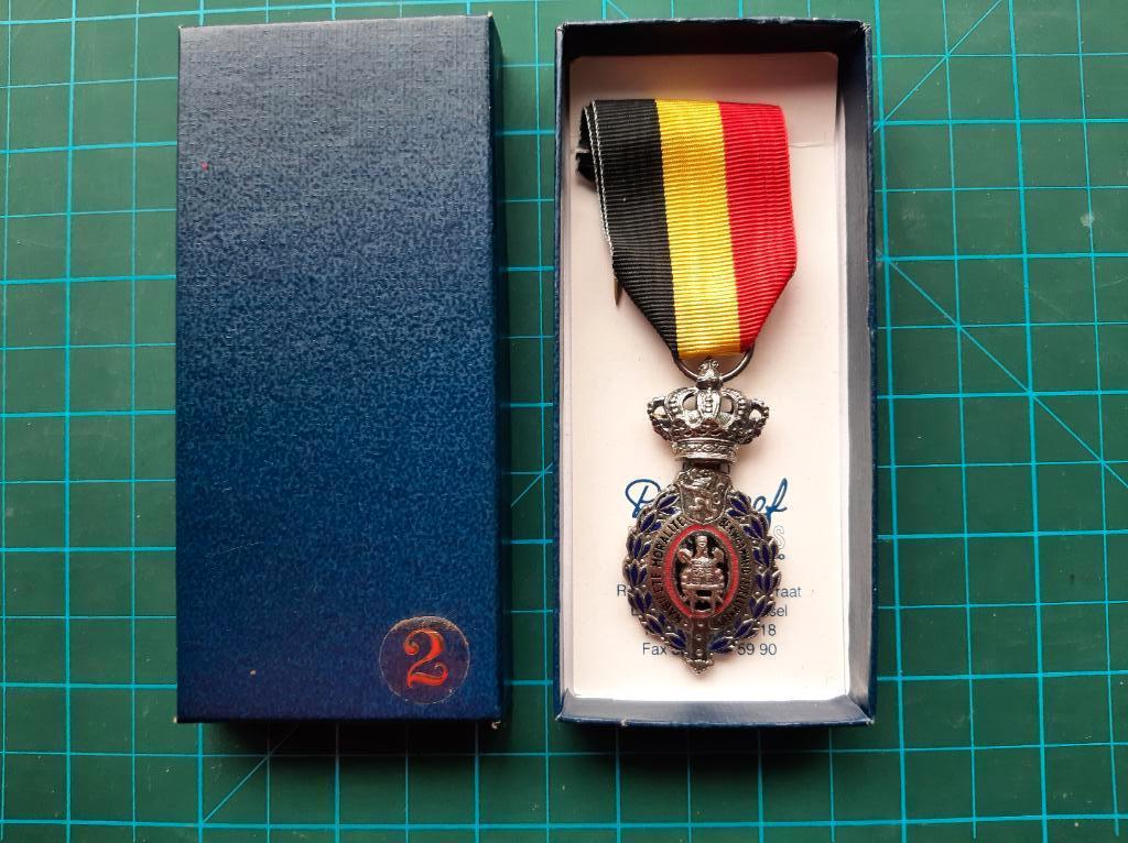 medaille in doos Belgisch Ereteken van de Arbeid., Ophalen of Verzenden, Zilver, Buitenland