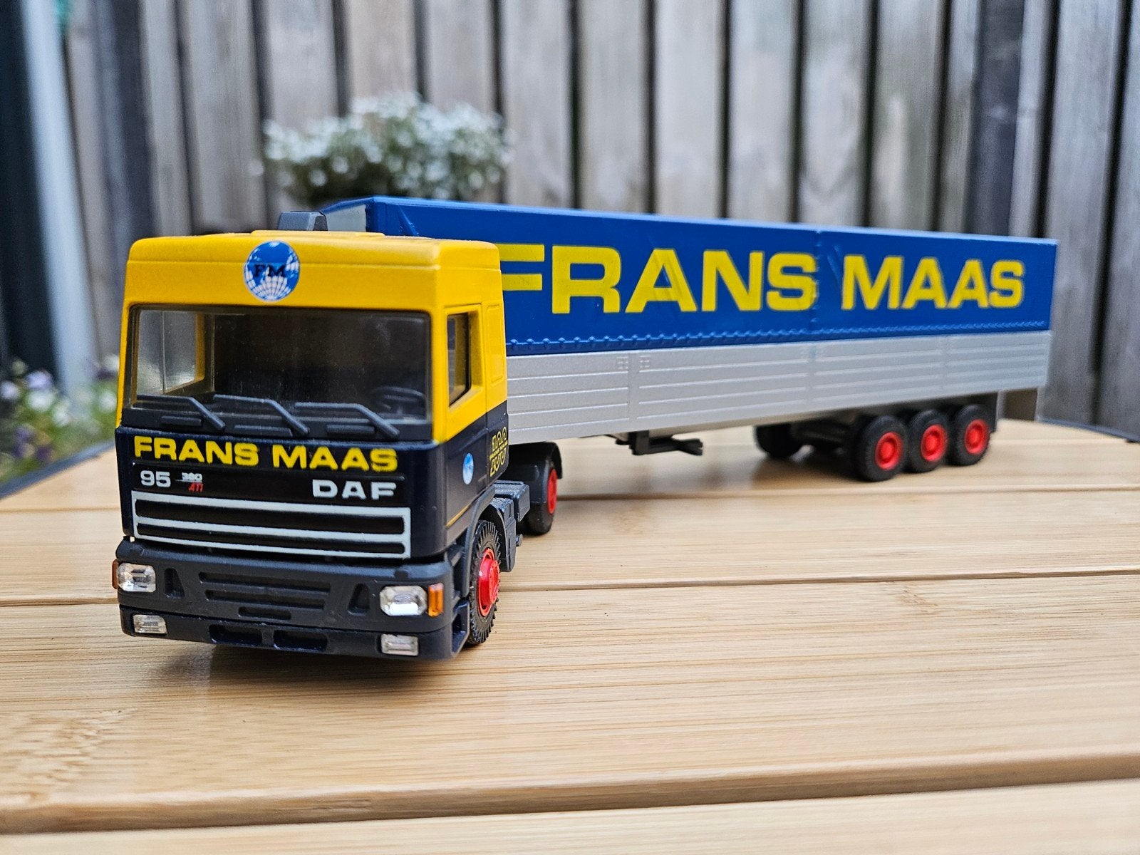 Lioncar Daf 95 Frans Maas 100 jaar Jubileumuitgave 1:50, Hobby en Vrije tijd, Ophalen of Verzenden, Zo goed als nieuw, Bus of Vrachtwagen