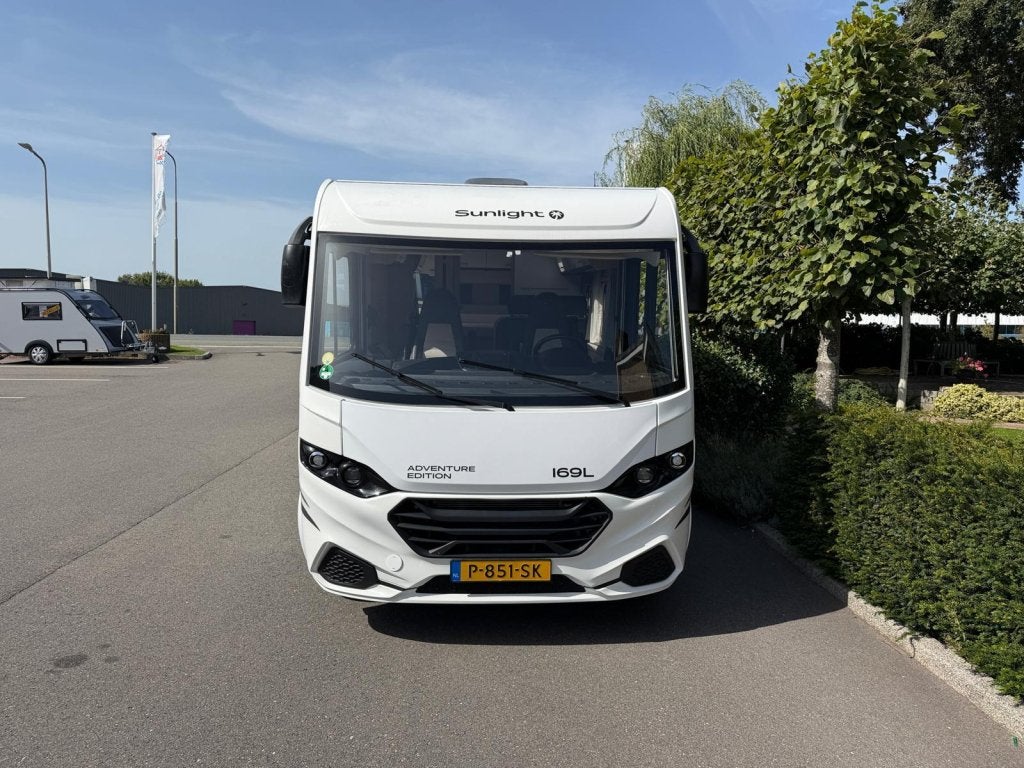 Sunlight Adventure Edition 69 L Queensbed hefbed, Caravans en Kamperen, Sunlight, Ringverwarming, Fiat, Luifel