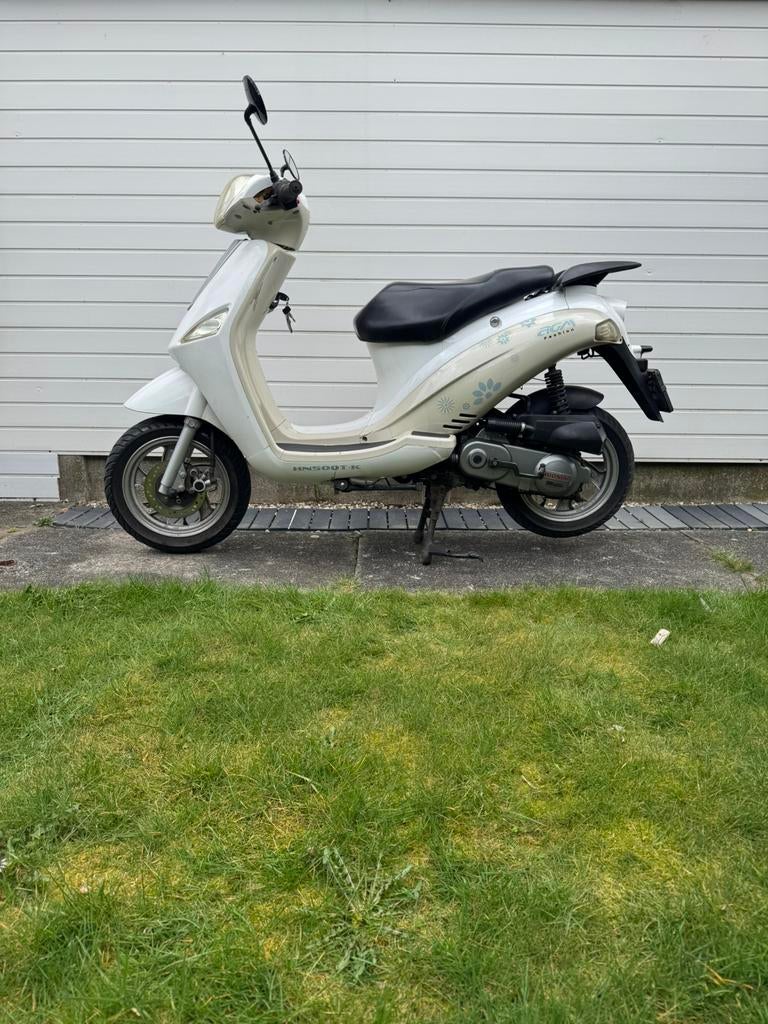 Mooie agm scooter, Ophalen, Zo goed als nieuw, Benzine