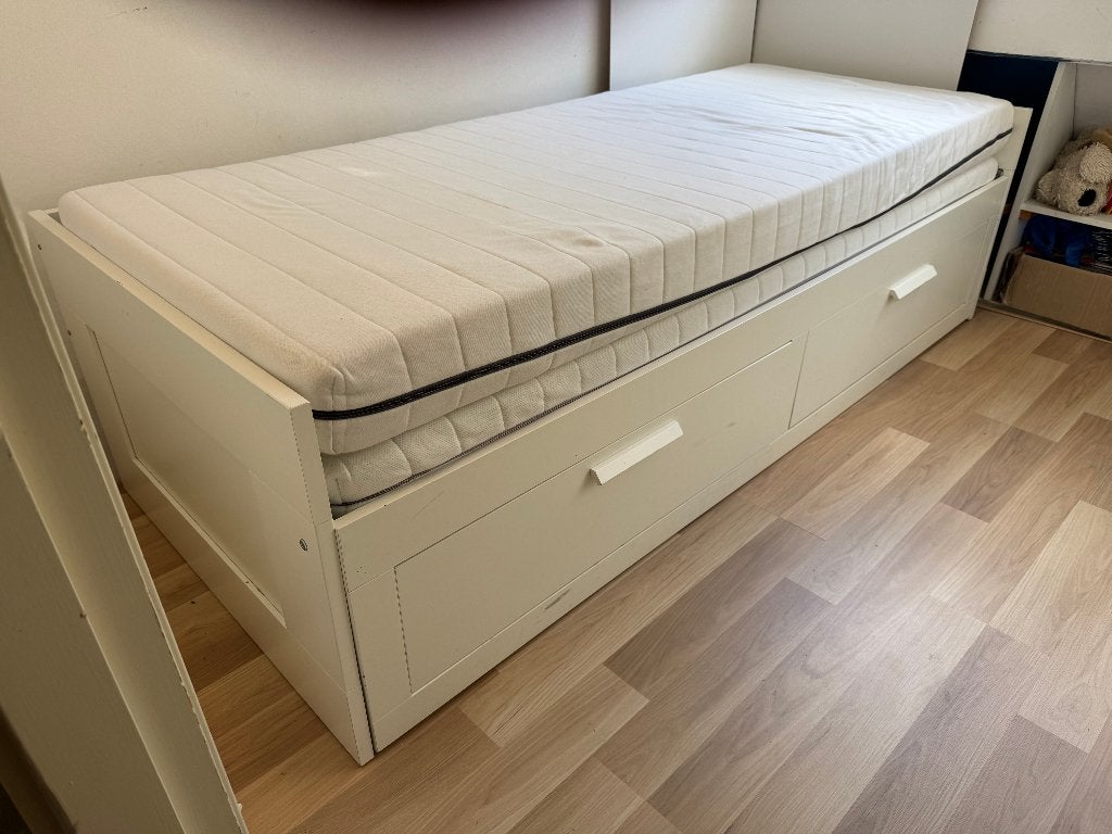 KEA Brimnes bedbank met 2 lades en uitschuifbaar bed, Ophalen, Wit, Tweepersoons, 80 cm