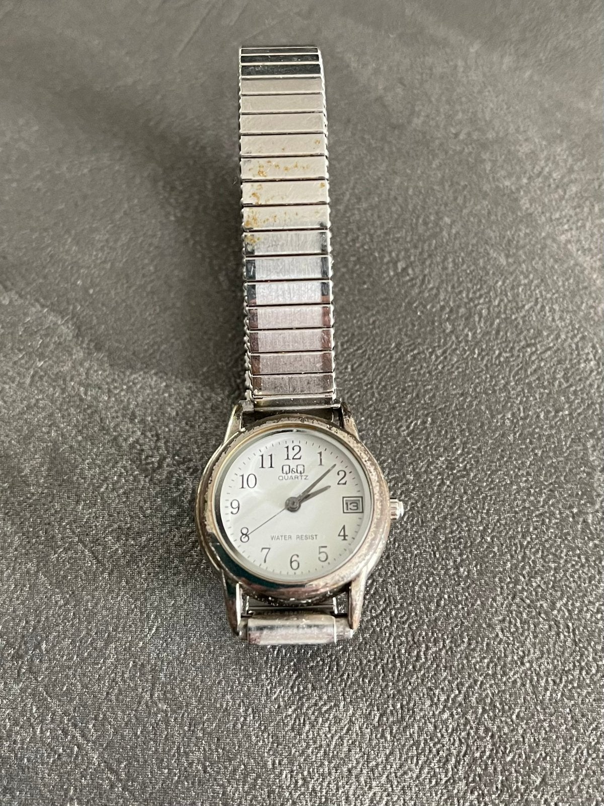 Oud versleten Quartz horloge uurwerk loopt, voor verzamelaar, Ophalen of Verzenden, Gebruikt, Staal, Overige merken