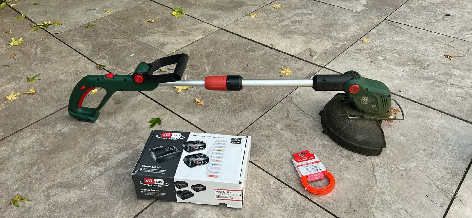 Bosch UniversalGrassCut 18V-26-500 Grastrimmer met Accu, Ophalen, Zo goed als nieuw, 30 tot 50 cm, Accu