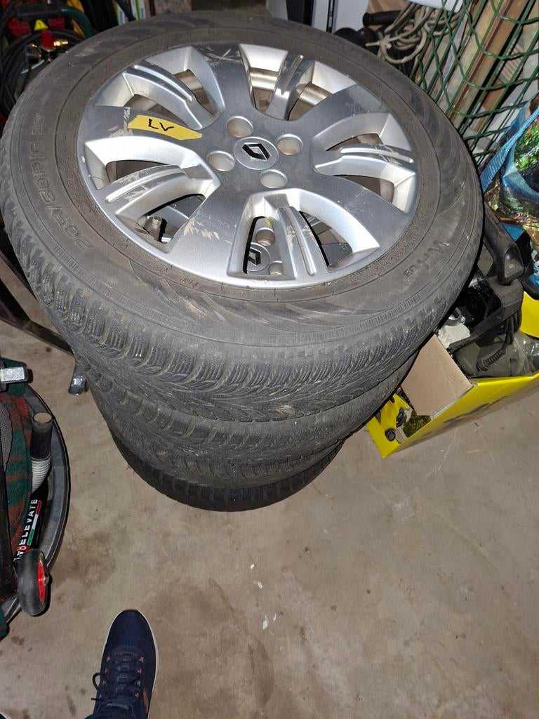 Set van 4 winterbanden met velgen 205/60 R16, Ophalen, Gebruikt