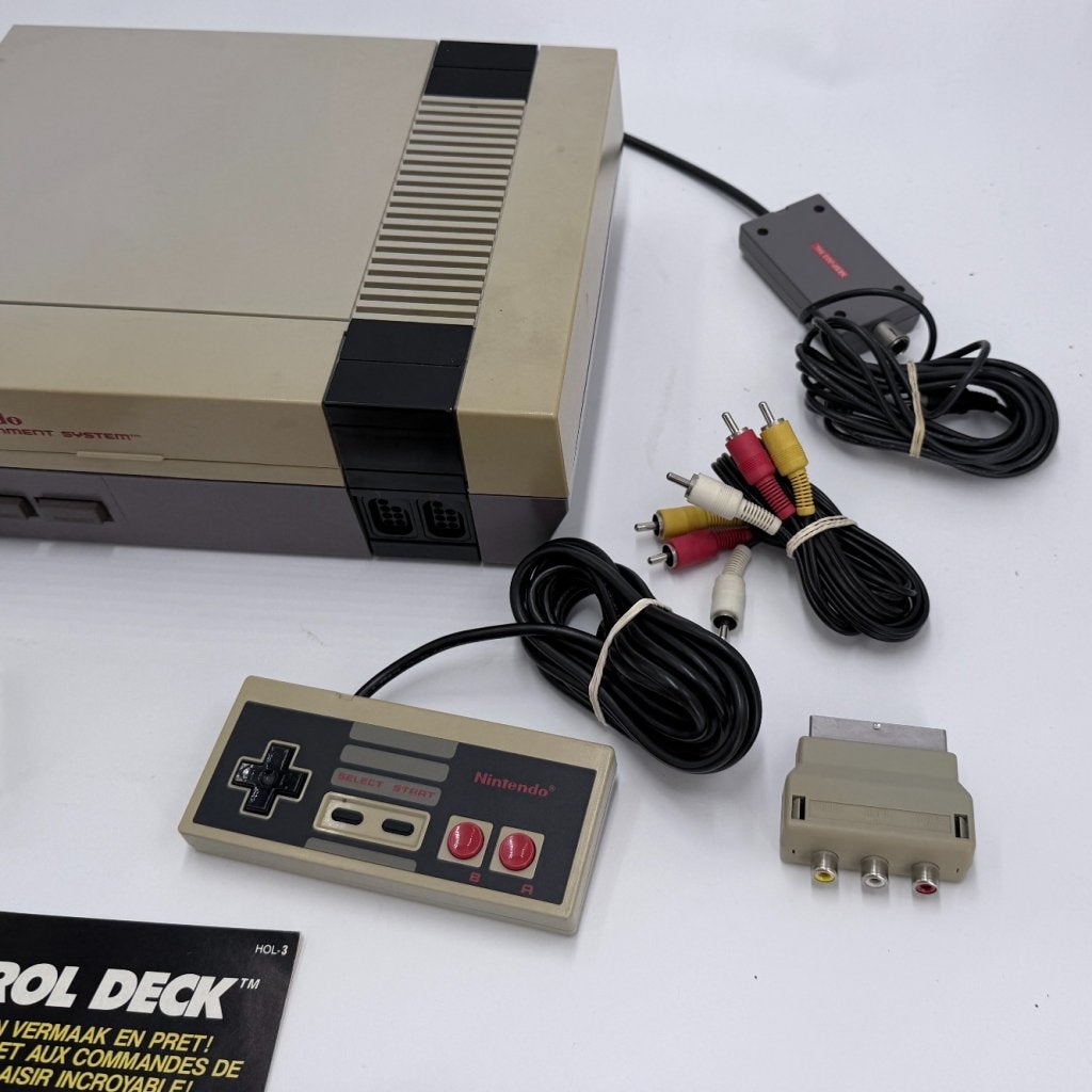 Nintendo Entertainment System (NES) + 2 Controllers, Nintendo, Zo goed als nieuw, Support@nintendo.com, 11-1 Hokotate-cho, Kamitoba, Minami-ku
Kyoto 601-8501
Japan
