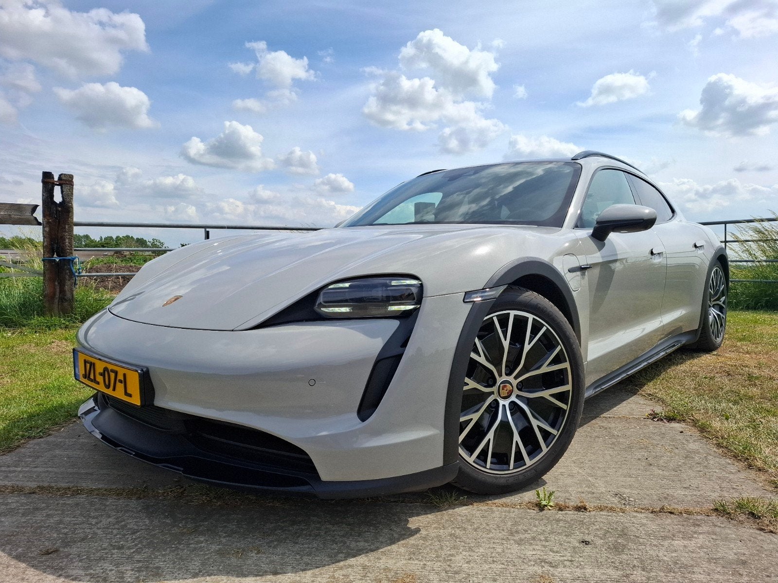 Porsche Taycan Cross Turismo 490pk 2021 Grijs soh 92% 93kwh