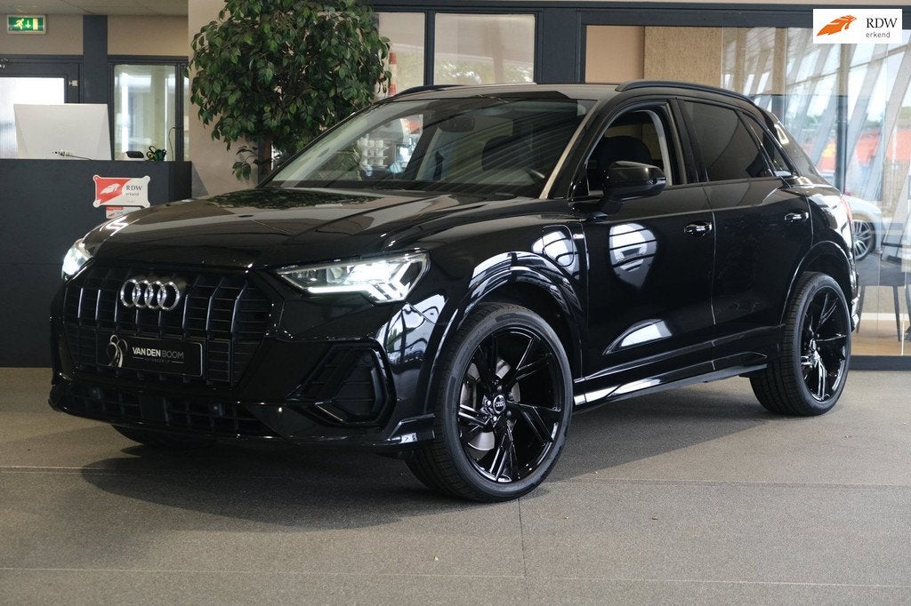 Audi Q3 45 TFSI e 245PK S-line Matrix Leder Navi Cam Elektri, Auto's, Audi, Gebruikt, Zwart, Grijs, Hybride Elektrisch/Benzine