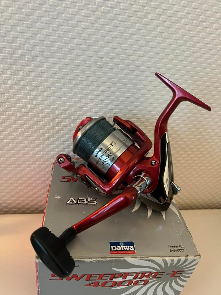Daiwa sweepfire 4000 molen zgan, Ophalen of Verzenden, Zo goed als nieuw, Molen