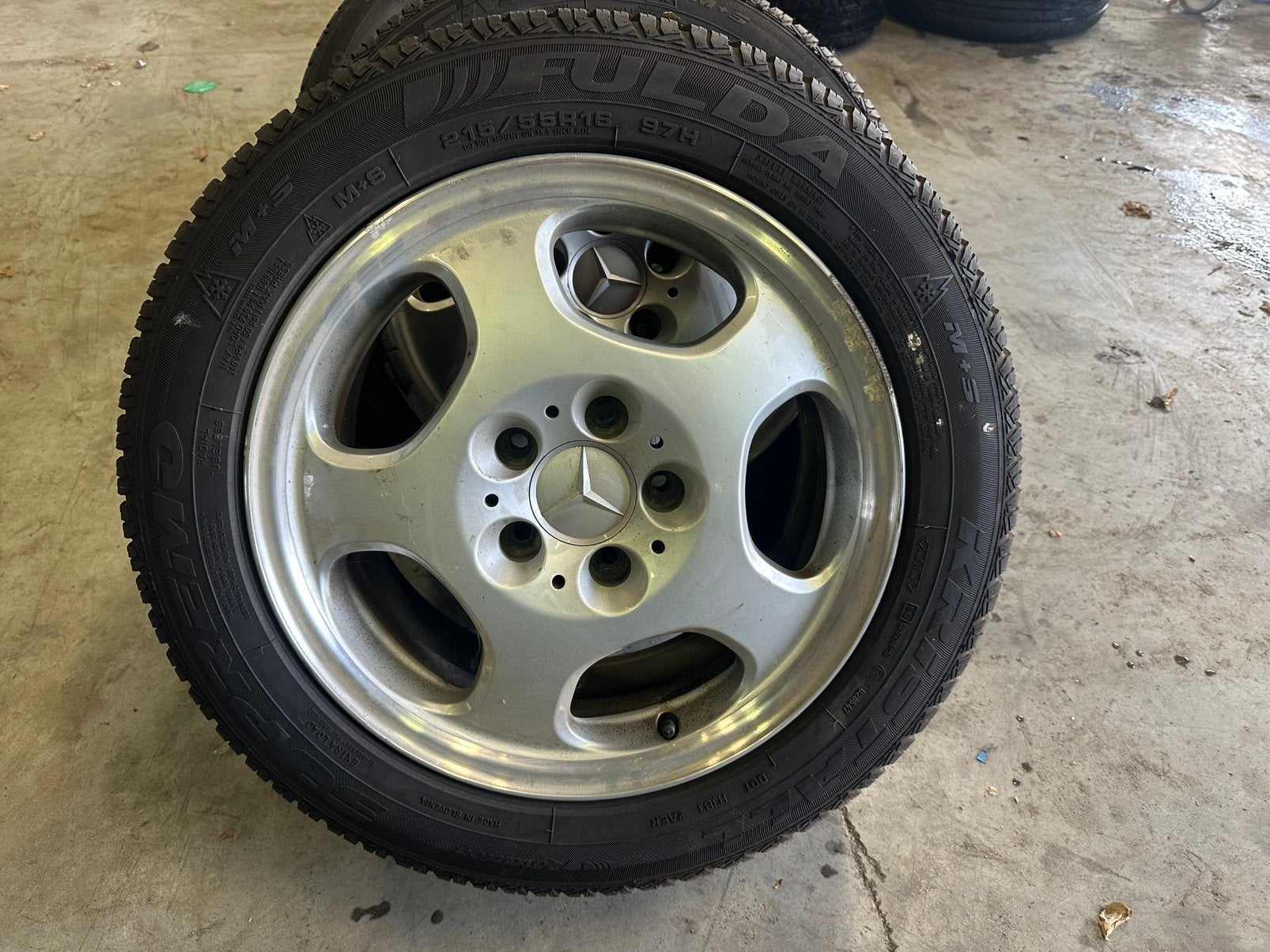Mercedes benz velgen 16 inch met zgan winterbanden!, Auto diversen, Ophalen, Zo goed als nieuw