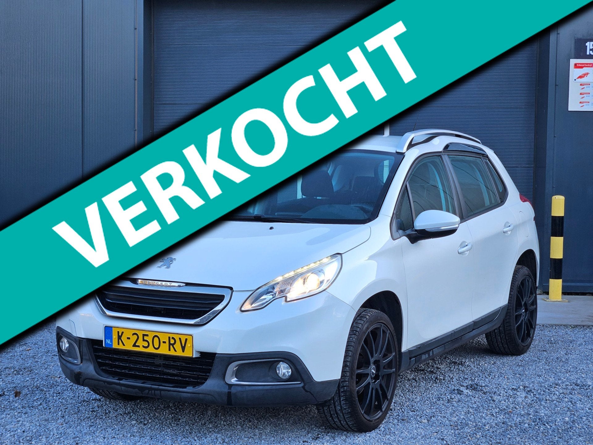 Peugeot 2008 1.2 VTi Active Pack Premium, Auto's, Voorwielaandrijving, Euro 5, Stof, Zwart