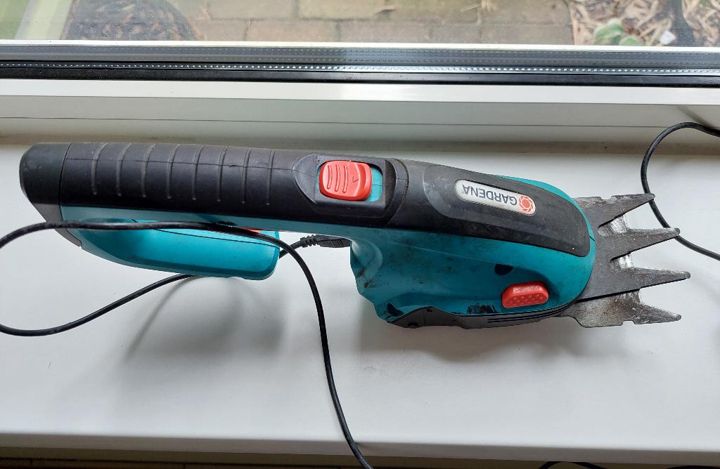 Buxusschaar struikensnoeier op accu S-561 82, Ophalen of Verzenden, Gebruikt, Accu, Gardena / Husqvarna