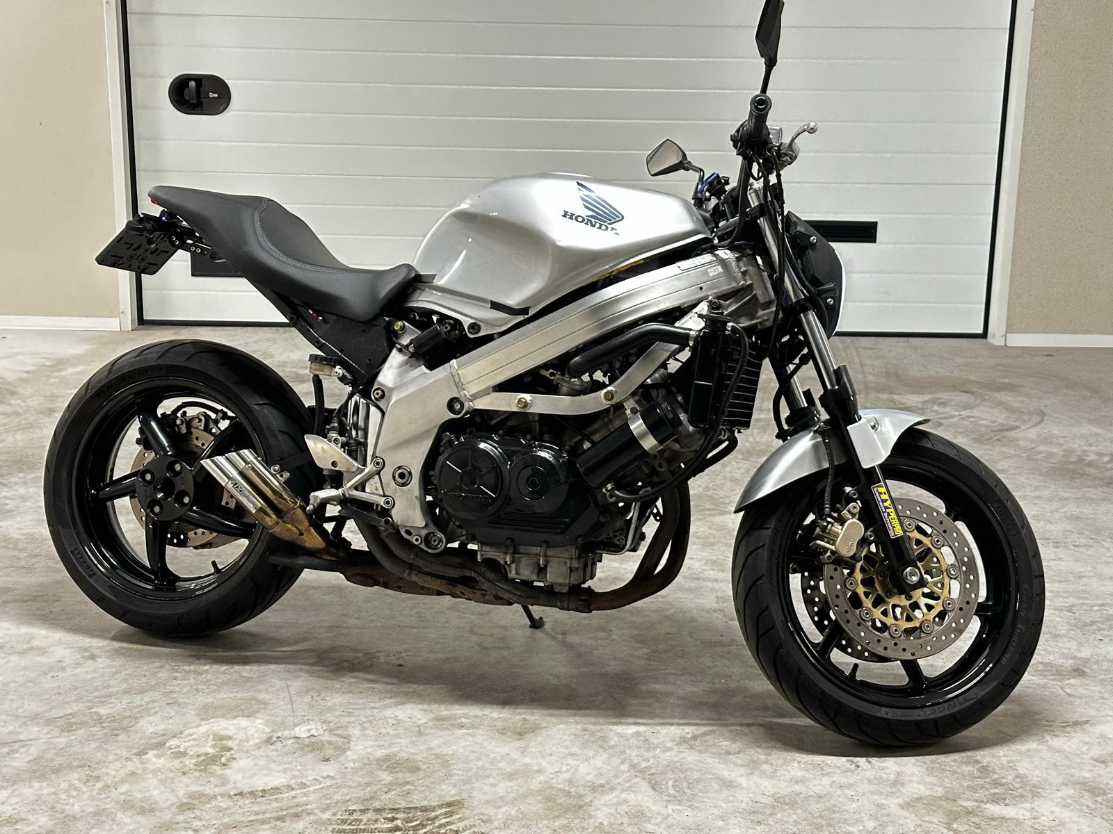 Honda VFR750 - Naked bike, Sportuitlaat, 750 cc, 4 cilinders, Motorrijbewijs A