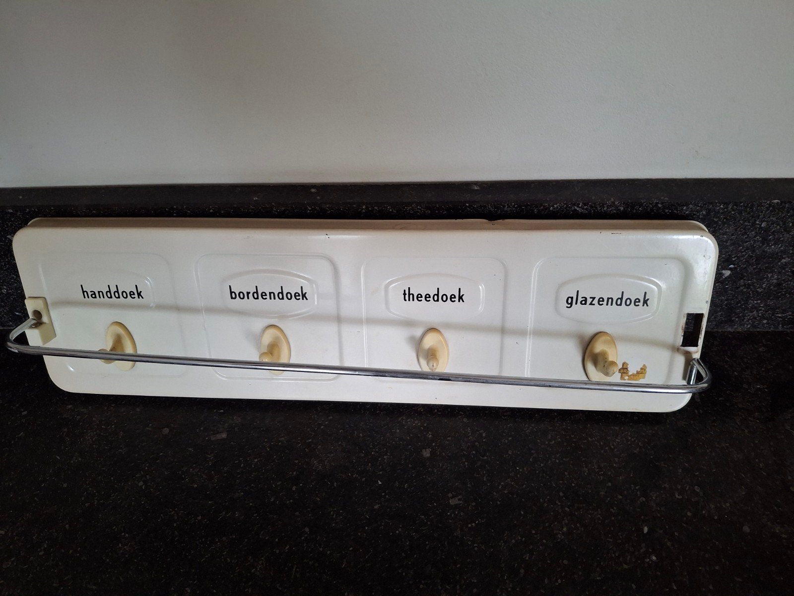 Retro emaille handdoekenrekje met 4 haken, Verzamelen, Ophalen of Verzenden