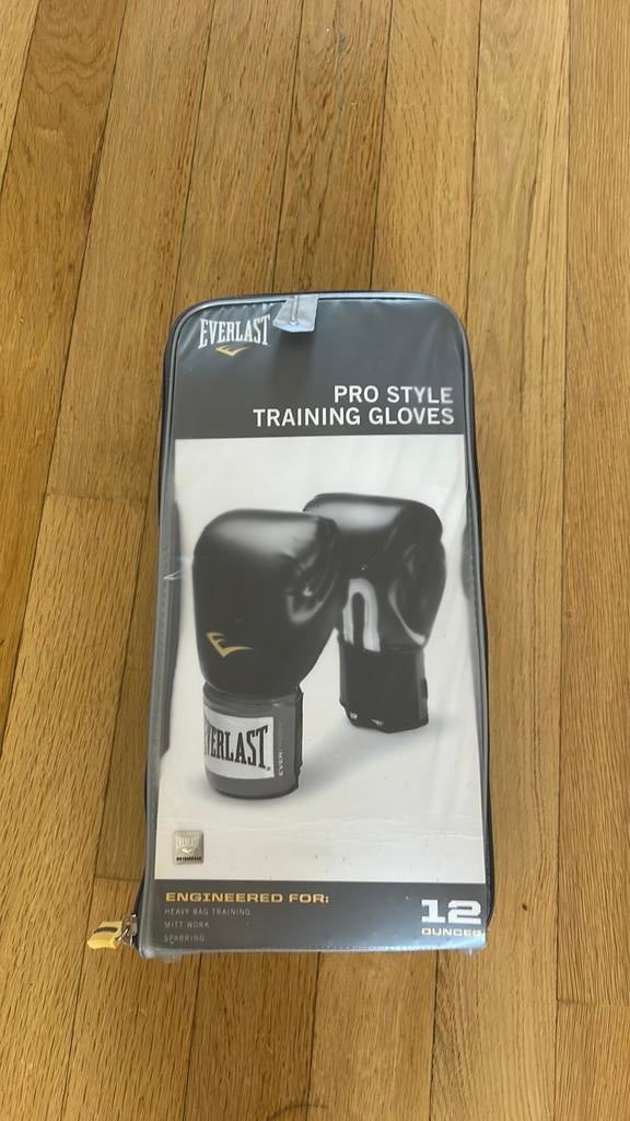 Boxing gloves, Sport en Fitness, Ophalen, Zo goed als nieuw, Bokshandschoenen