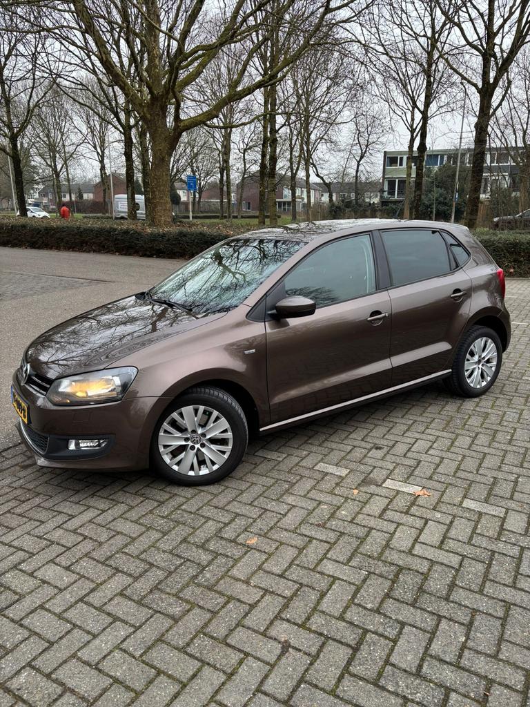 Volkswagen Polo 1.2 TSI 77KW 2013 Bruin, Auto's, Volkswagen, Voorwielaandrijving, 40 €/maand, Bruin, 988 kg