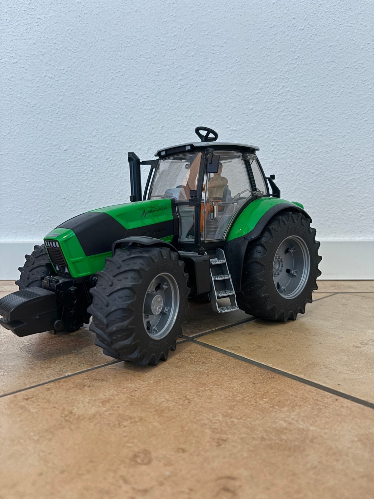 DEUTZ-FAHR Agrotron X720 van Bruder, Ophalen, Zo goed als nieuw, Tractor of Landbouw, Universal Hobbies
