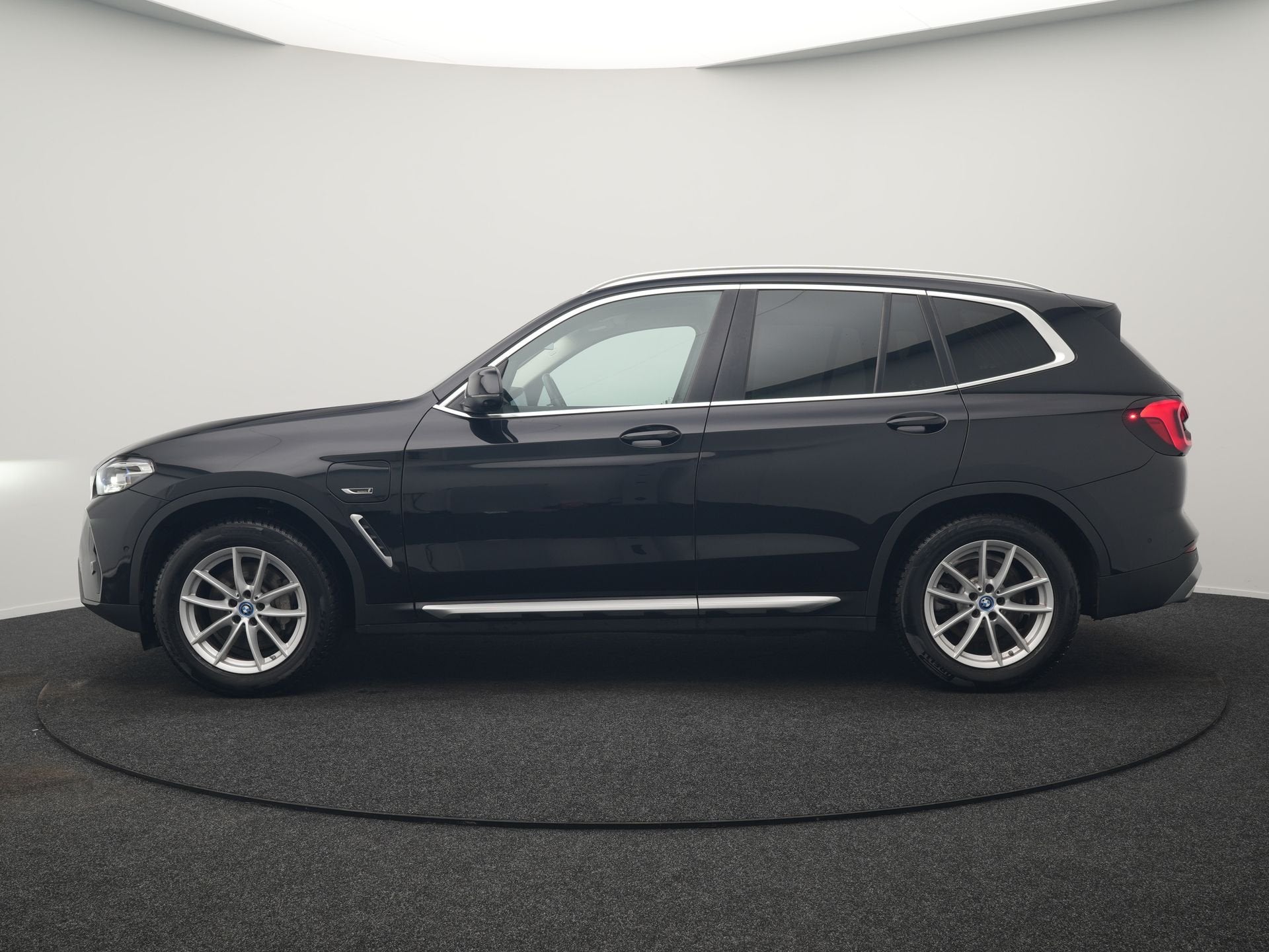 BMW X3 xDrive30e X Line FACELIFT PHEV 293pk Dealer O.H. | 36, Automaat, Gebruikt, Zwart, 2000 kg