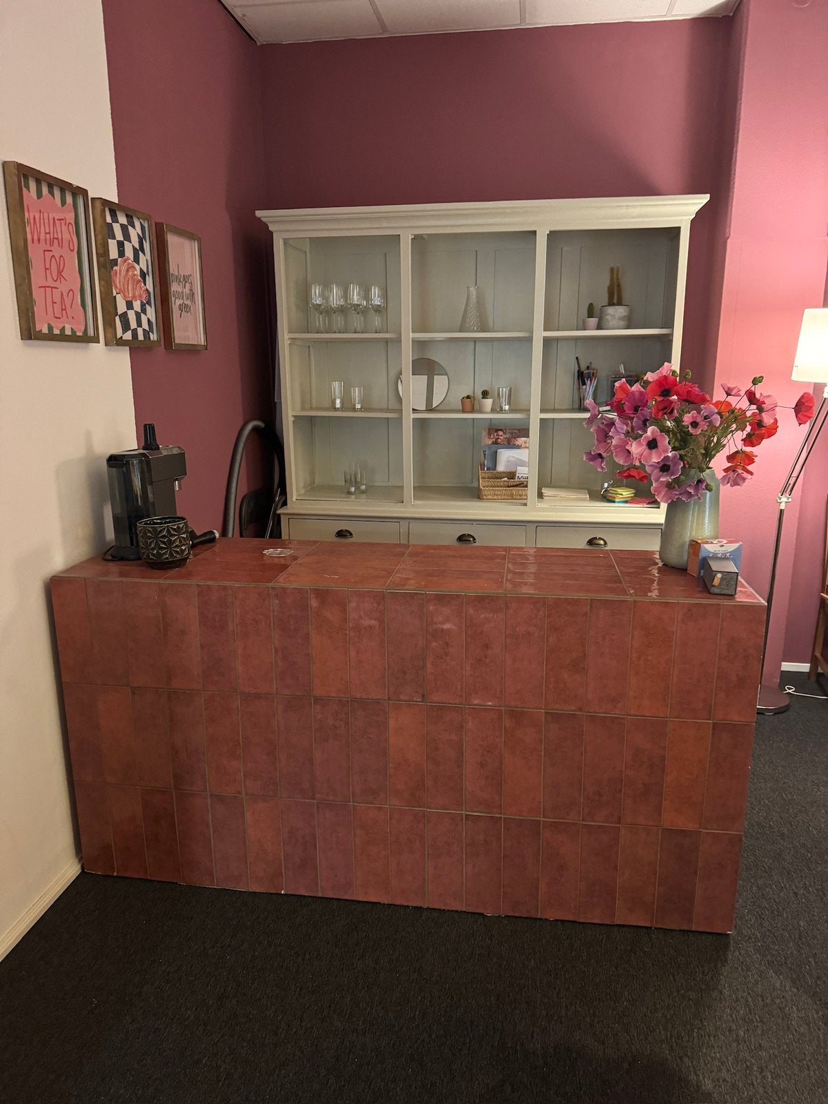 Betegelde bar / balie voor winkel, Ophalen, Zo goed als nieuw