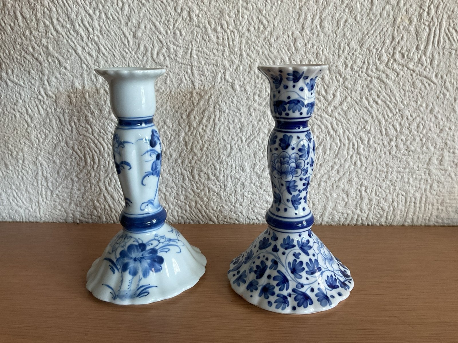 TWEE ANTIEKE  AARDEWERK KANDELAARS, Antiek en Kunst, Antiek | Kandelaars, Ophalen of Verzenden