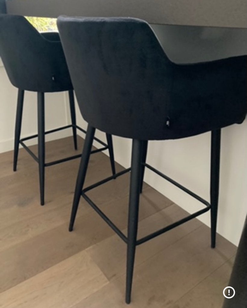 Twee barstoelen - Velvet zwart, Ophalen, 60 tot 90 cm, Zo goed als nieuw, Metaal