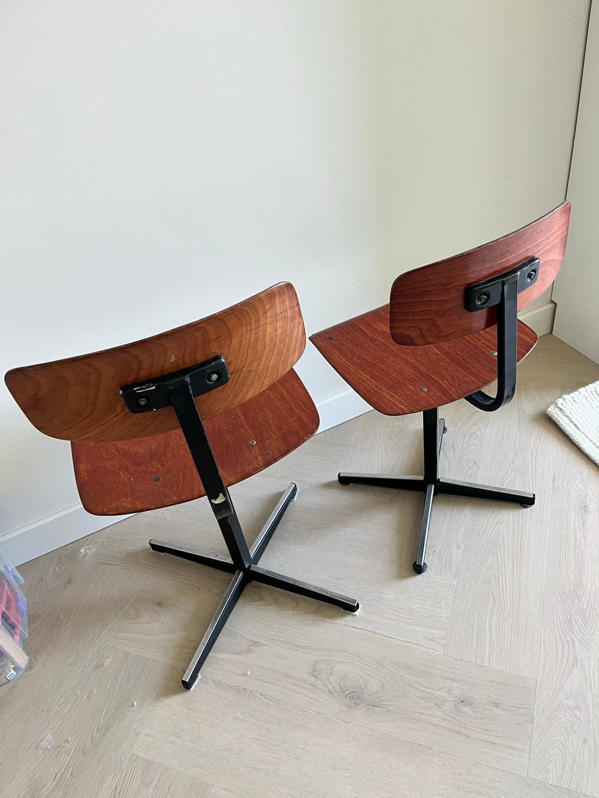 Set van 2 vintage kinder bureaustoelen - Hout en Metaal, Ophalen, Gebruikt, Twee, Bruin