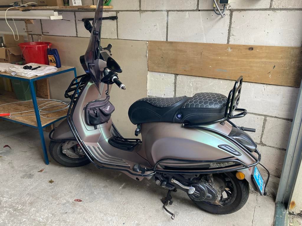 Vespa Sprint 50cc Snorscooter - Matbruin, Fietsen en Brommers, Snorfietsen en Snorscooters, Ophalen, Gebruikt, Benzine, Vespa