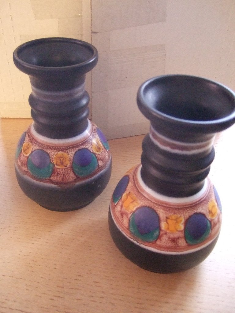 Flora Gouda aardewerk plateel 730 Nora 2 (pauw) 2 bolvazen, Ophalen of Verzenden