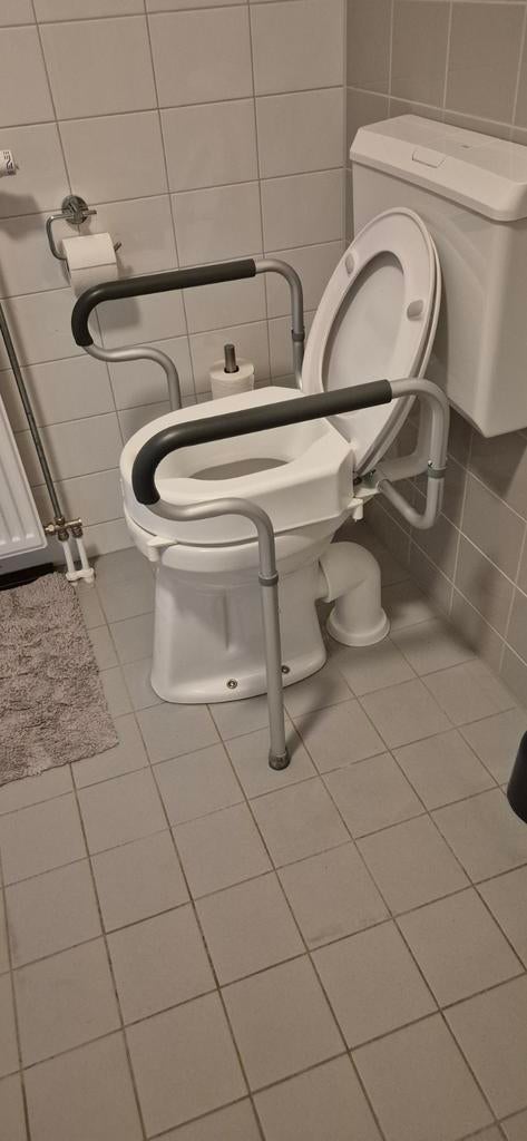 wc verhoger met opstabeugels, Diversen, Verpleegmiddelen, Ophalen