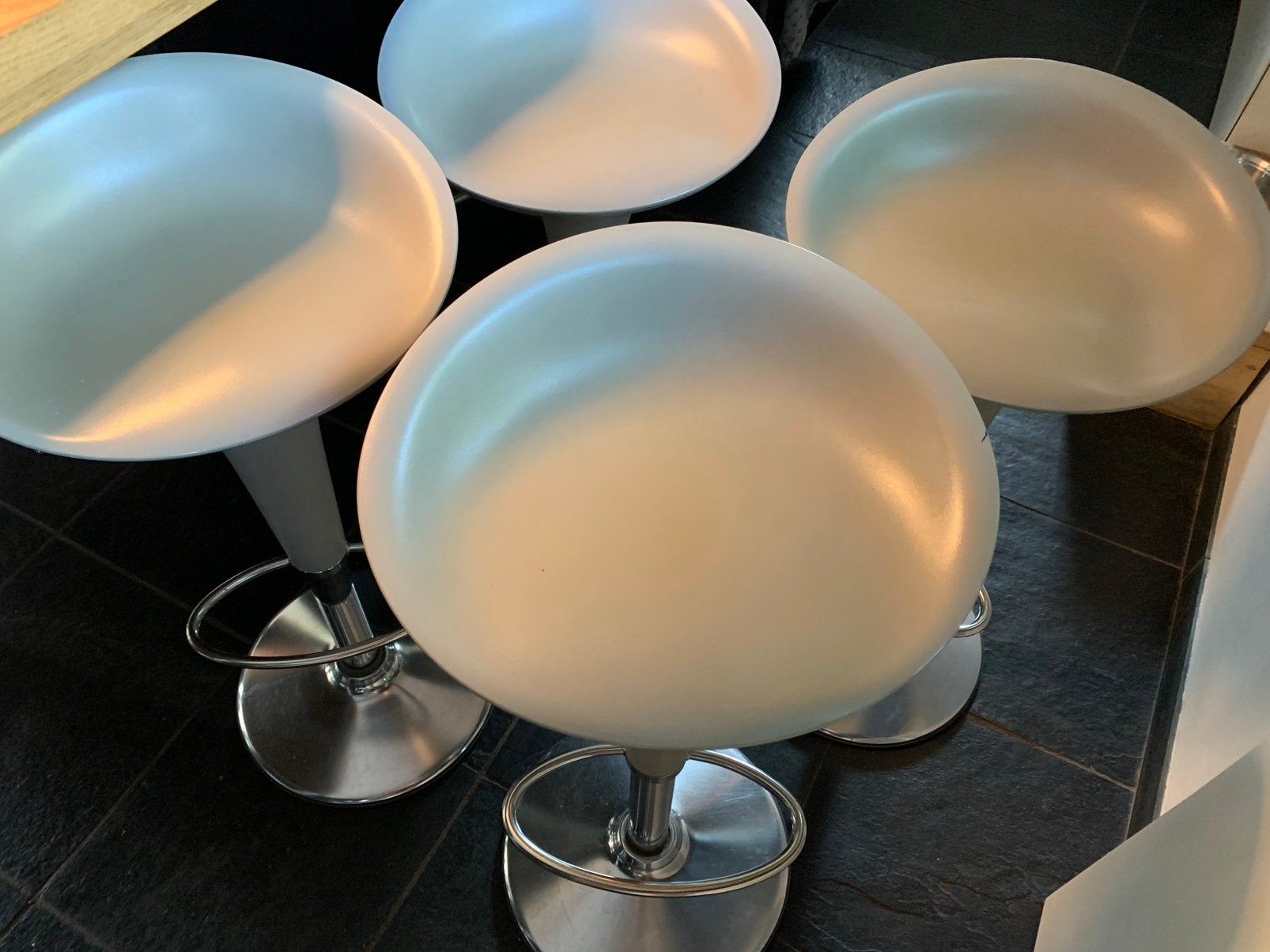 4 magis bombo barkrukken, lichtgrijs, Huis en Inrichting, 4 krukken, Ophalen, Zo goed als nieuw, 60 tot 90 cm
