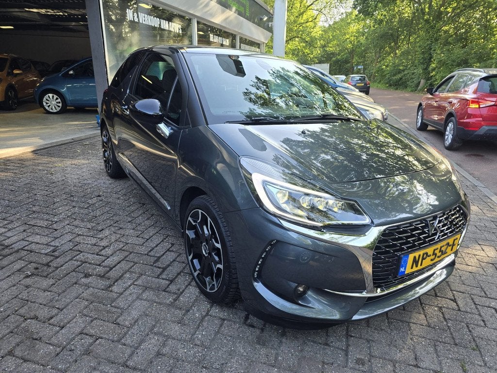 DS 3 1.2 110PK So Chic | 12MND GARANTIE | NAVI | CRUISE | LM, Auto's, DS, Voorwielaandrijving, Euro 6, Leder en Stof, 23 km/l