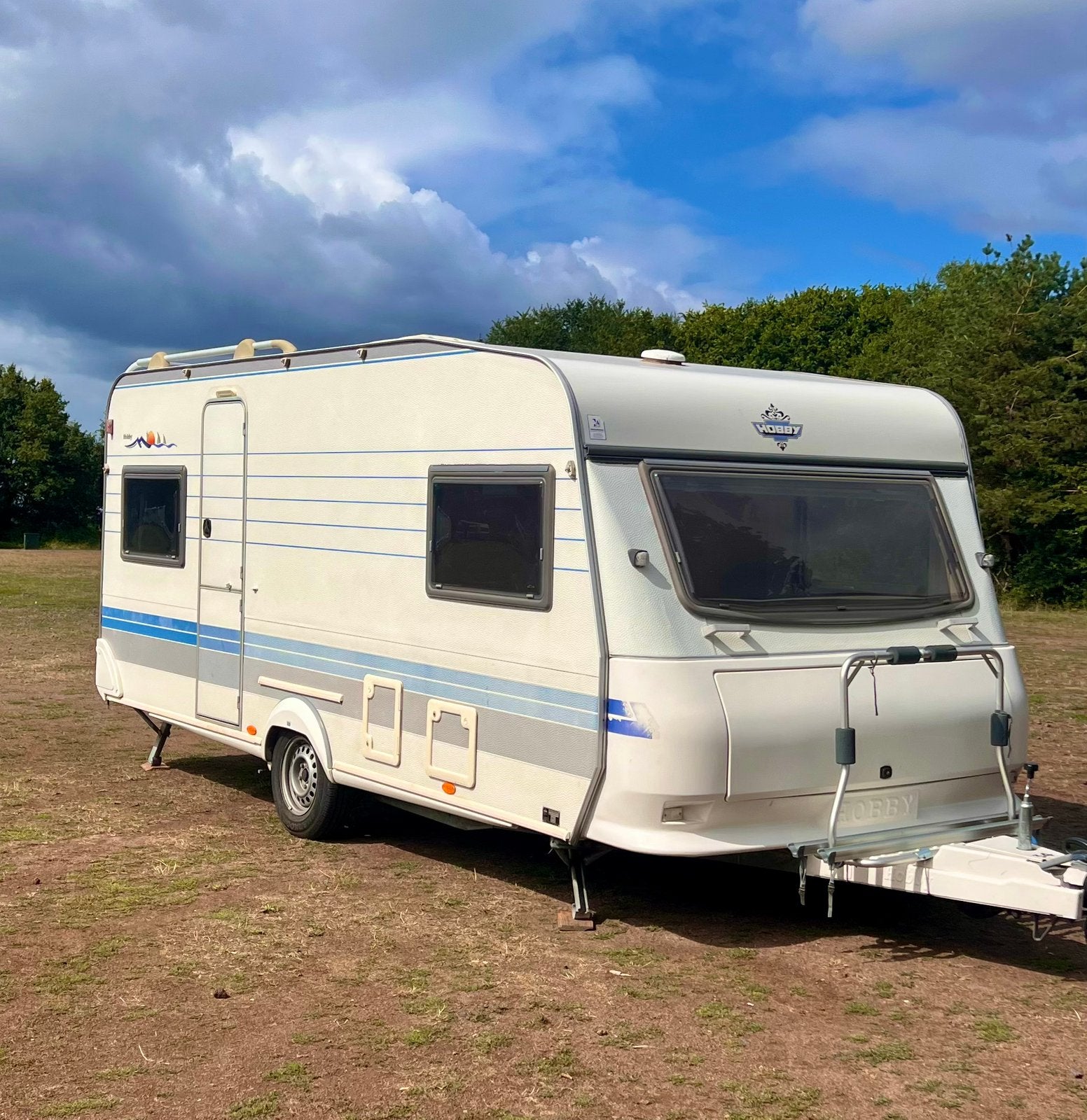 Hobby De Luxe 495 (2001)| Mover | Vast bed | Veel bergruimte, Caravans en Kamperen, Vast bed, Schokbreker, Rondzit, Hobby