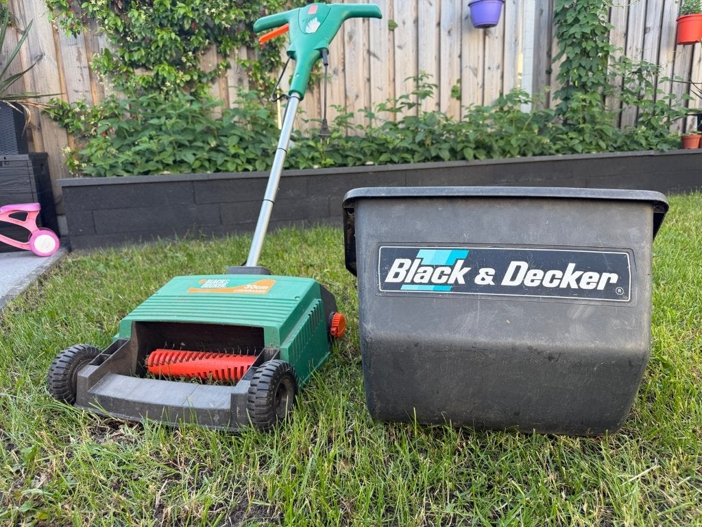 Black & Decker Elektrische Verticuteerder – Incl Opvangbak, Tuin en Terras, Ophalen, Gebruikt, Black & Decker, 10 tot 30 cm