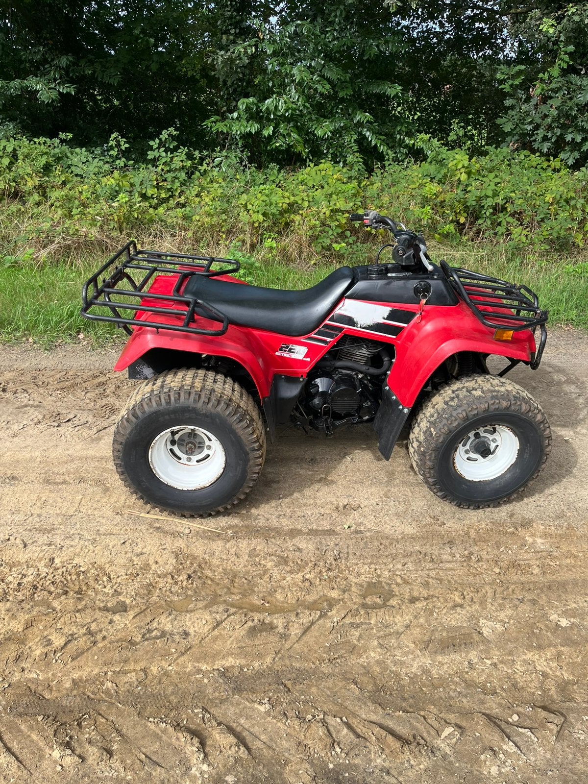 Kawasaki klf 220 landbouwquad